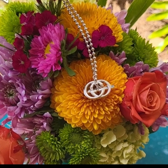 GUCCI DOUBLE GG NECKLACE Statement Logo Necklace 16 inches - Picture 3 of 6